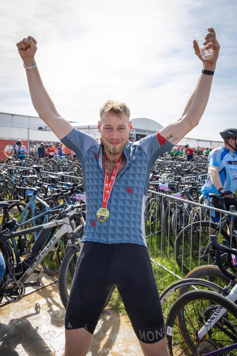 Jesse na een wielerrace